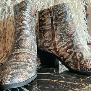 NEW Catherine Malandrino Faux Snakeskin Ankle Boot - 9 M